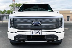VOITURE ÉLECTRIQUE EXTRÊMEMENT PROPRE 2022 FO-RD F-150 LIGHTNING LARIAT BATTERIE À AUTONOMIE ÉTENDUE DOUBLE MOTEUR 4X4 PRÊTE À ÊTRE EXPÉDIÉE - Product Image 2