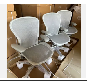 เก้าอี้ Herman Miller Aeron Remastered สีเทากราไฟต์ สำหรับสำนักงานที่บ้าน แบบมีที่วางแขนปรับได้ บรรจุภัณฑ์จากโรงงาน - Product Image 1
