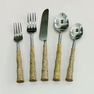 Ensemble de couverts en acier inoxydable or rose couverts faits à la main manche en bois unique couverts de haute qualité thé scolaire mariage maison - Product Image 4