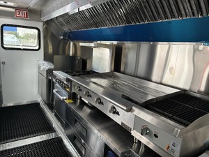 Remolque de Comida/Food Truck 2026 Nuevo con Cocina Integrada, Alimentación y Espacio de Preparación, Diseño Moderno con Garantía - Product Image 2