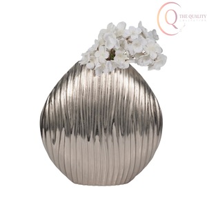 Florero de Metal Hecho a Mano de Lujo con Aspecto Premium, Diseño Contemporáneo, Diseñado para Hogares Elegantes y Espacios de Trabajo con Estilo - Product Image 4