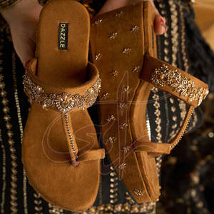 Sandales à talons de qualité supérieure en gros, antidérapantes, design personnalisable, semelle extérieure en cuir véritable de haute qualité, prix raisonnable - Product Image 3