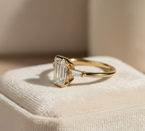 Bague de luxe en or massif 14 carats avec diamant de laboratoire taille émeraude de 2,02 carats VS1 certifié IGI, bijou de fiançailles, cadeau pour elle - Product Image 3