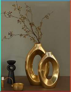 Nouveau vase de sol en aluminium de haute qualité fait à la main couleur personnalisée design moderne pour la table centrale de la Saint-Valentin - Product Image 3