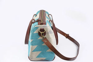 Venta caliente Unisex Estilo Vintage Cuero Gimnasio Bolsa de lona Tamaño de la cabina con cierre de cremallera a la venta para hombres y mujeres - Product Image 3