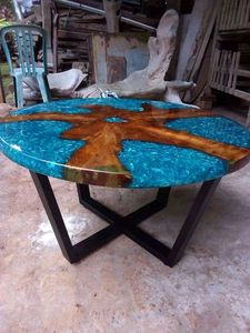 TABLE RONDE EN RÉSINE EPOXY ARTISANALE POUR SALLE À MANGER Meubles Table de rivière en bois et résine pour bureau à domicile - Product Image 2