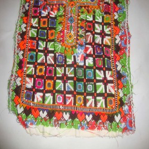 Chemisier léger en coton pour fille Artland International Vintage Banjara, avec broderie miroir, appliqué tribal et patch ethnique - Product Image 3