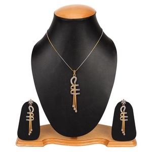 Collier pendentif étoile géométrique en alliage de zinc plaqué rhodium pour soirée, design tendance - Product Image 3