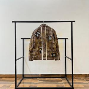 Veste en cuir cloutée de couleur personnalisée classique Manteau de motard fait à la main Logo personnalisé disponible Vestes en cuir cloutées respirantes - Product Image 3