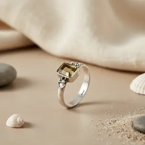 Bague géométrique en platine plaqué rhodium avec pierre précieuse citrine pour un cadeau de bijoux raffiné pour femmes romantiques - Product Image 2