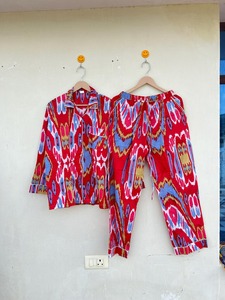 ชุดนอนยูนิเซ็กส์สไตล์ Boho, ชุดนอนพิมพ์ลาย Ikat ชุดนอนผ้าฝ้ายมีกระเป๋าของขวัญสำหรับเพื่อนเจ้าสาว - Product Image 5
