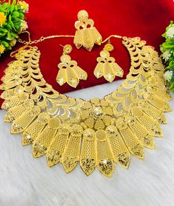 Collier avec pendentif fleur plaqué or 24 carats d'un gramme - Product Image 3