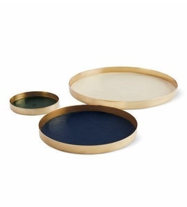 Bandeja de madera para servir alimentos en madera Premium con asas doradas, perfecta para comida rápida y vajilla elegantes - Product Image 5