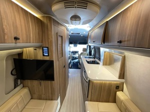 VENDEDOR VERIFICADO DE Autocaravanas USADAS A-i-r-s-t-r-e-a-m Interstates 24GT BAHAMAEDITION 2022 - Product Image 5