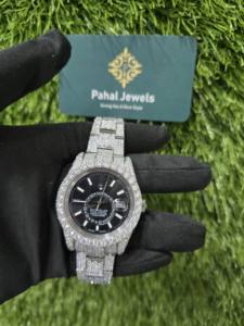 Montre de haute qualité avec cadran romain, pierres de moissanite blanches et noires, mélange parfait, fabriquée en Inde à un prix abordable - Product Image 3