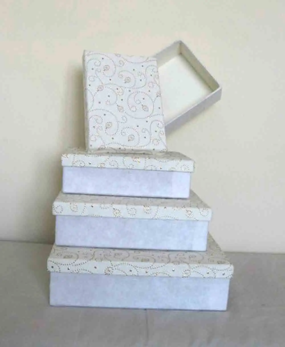 Individuelle handgefertigte recycelte und metallisch bedruckte Geschenkverpackungsbox aus Baumwolle Papier rechteckige Form Hochzeit und Party-Geschenke