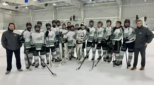 Camiseta de Hockey - Blanca con Detalles en Negro/Azul Claro, Diseño Distintivo con el Número 9 de Keller y la Insignia de Capitán, Camiseta Deportiva con Estampados 3D de Alta Definición - Product Image 4