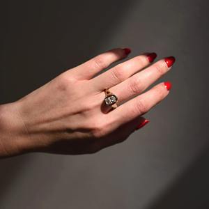 Anillo de diamante cultivado en laboratorio de corte ovalado premium, diseño personalizado, anillo de compromiso de oro de 18 quilates, estilo elegante, fabricante directo, venta al por mayor - Product Image 6