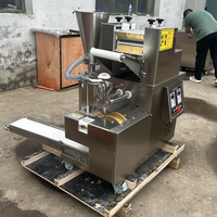 Machine automatique pour la fabrication de mini-raviolis, pierogi, pelmeni, gyozas, tortellinis, dumplings / Petite machine entièrement automatique pour la fabrication d'empanadas et de samosas
