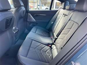 Véhicule électrique BMW i5 eDrive40 FWD 2024 avec une autonomie supérieure à 700 km, batterie de 110 kWh, toit ouvrant panoramique, caméra 360° - Product Image 5