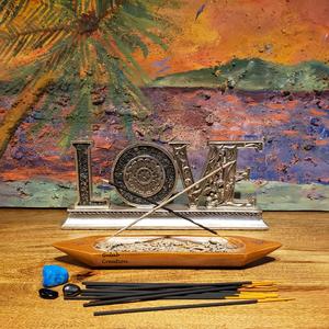 Porte-bâton d'encens en bois en forme de bateau fabriqué à la main | Plateau attrape-cendres minimaliste pour la méditation, le parfum d'intérieur et la décoration de yoga - Product Image 6