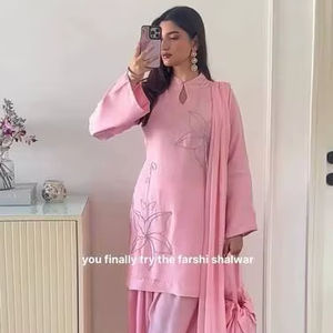 Costume de fête indien et pakistanais à la mode pour femmes haut en soie romain avec pantalon brodé de paillettes et Dupatta fabriqué en Inde - Product Image 6