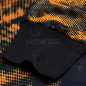 เสื้อฟุตบอลของผู้ชายแบบสั่งทำสีเขียวโพลีเอสเตอร์สีเขียว100% พิมพ์ซับลิเมชั่นโลโก้ที่กำหนดเองชื่อทีมสวมใส่คุณลักษณะสูง - Product Image 4