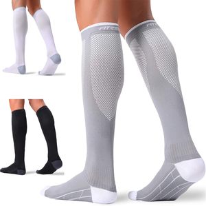 Trois paires de chaussettes de compression pour femmes et hommes conçues pour les chaussettes de sport de soutien de la circulation - Product Image 1