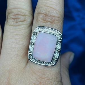 Bague en argent Boho faite à la main avec des pierres précieuses d'opale rose naturelle Diamond Accent Bezel Setting Statement Design for Wedding Party Her - Product Image 3