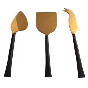 Ensemble d'outils de coupe de fromage en argent plaqué brillant avec manche en plumes gaufré par des designers, spatules pour la vaisselle - Product Image 2