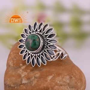 แหวนอัญมณีมรกตสีเงินสเตอร์ลิงออกซิไดซ์ล่าสุดเครื่องประดับดีไซน์ตามสั่งสำหรับเป็นของขวัญสำหรับผู้หญิง - Product Image 2