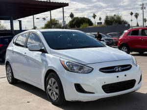 (F&H) Hyundai Accent SE 2017 Usado, Hatchback de 4 Puertas, Transmisión Automática de 6 Velocidades - Product Image 2