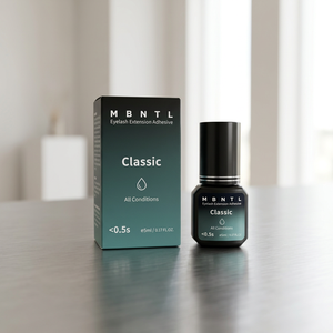 Colle liquide pour extensions de cils MBNTL fabriquée en Corée - Stock entrepôt - Séchage rapide 0,5s - Qualité supérieure - Sans cruauté animale - Végétalienne - Résistante à l'eau - Tenue 8 semaines - Product Image 1
