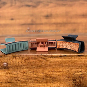 Nouvelle arrivée vente chaude Western élégant à la main usiné en cuir gravé pinces à cheveux en cuir griffe accessoires de cheveux pour les femmes - Product Image 3