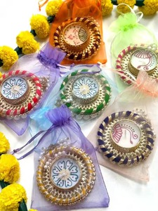 งานแต่งงานอินเดีย haldi mehendi โปรดปรานโปรดปรานการคืนความโปรดปรานที่วางเทียนพร้อมถุง potli ของขวัญสำหรับแขกโคมไฟไห - Product Image 2