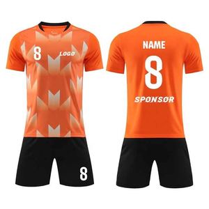 Vente en gros de maillots de football personnalisés pour hommes 100% coton Style décontracté Design de club original brodé T-shirts personnalisés solides - Product Image 1