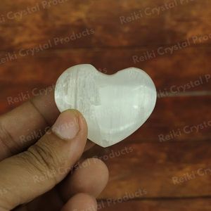 Cristal de Selenita Natural en Forma de Corazón de 4.5cm - Piedra Curativa Decorativa - Product Image 2