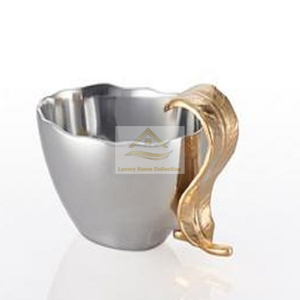 Bol à café en métal avec poignée en aluminium et en forme de feuille de couleur argent attrayant avec ustensiles de cuisine polis brillants de couleur dorée - Product Image 1