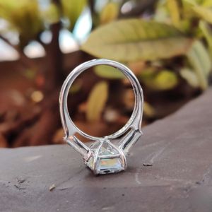 Anillos de boda de compromiso de estilo clásico de oro macizo de 10 quilates, solitario único, Diamante de corte esmeralda cultivado en laboratorio, certificado IGI para fiestas - Product Image 4