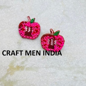 2024ต่างหูเม็ดกลมทำมือดีไซน์ใหม่ล่าสุดสำหรับผู้หญิงประดับด้วยลูกปัดสีมุกและเพชรแบบคลาสสิกประดับพู่สำหรับงานเลี้ยงตอนเย็น - Product Image 2