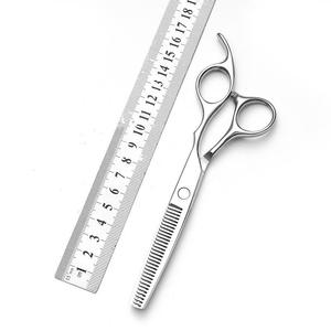 Ciseaux de coiffure en acier inoxydable simples Ciseaux de coiffure de qualité supérieure bon marché pour le confort des barbiers - Product Image 2