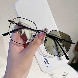 2025 משקפיים מתומן חדש מסגרות משקפיים משקפי שמש פוטוקרמיים מסגרות משקפיים אופטיות - Product Image 3