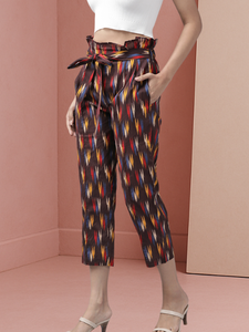 Pantalon en coton imprimé ikat multicolores pour femmes, doux et respirant, conçu pour une coupe régulière, idéal pour les occasions décontractées, le bureau, les voyages et le quotidien. - Product Image 4