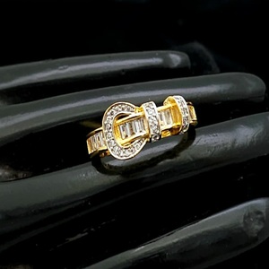 Anillo elegante étnico de moda de la mejor calidad con acabado dorado para la función y la colección de ropa de boda para fiestas para mujeres y niñas - Product Image 1