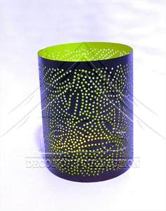 Portavelas de Estilo Nórdico en Negro Mate y Verde Lima, Lámpara Votiva de Malla Metálica Industrial, Contenedor de Velas Abstracto con Orificios Perforados - Product Image 1
