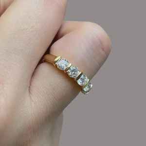 Bague demi-alliance style éternité 5 pierres en diamant rond de laboratoire, or massif 14 carats, bijou de mariage ou de promesse raffiné, cadeau pour partenaire - Product Image 5