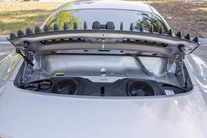 2023 911 Carrera T Coupé, boîte manuelle 7 vitesses, moteur 6 cylindres à carter plat biturbo, couleur argent métallisé GT - Product Image 6