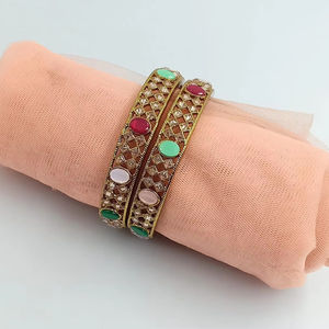 Bracelets en laiton indiens à la mode et traditionnels bracelets de mariage pour femmes et filles - Product Image 1