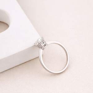 Bague solitaire en diamant rond de taille brillant, cultivé en laboratoire, sur mesure OEM |   Bijoux de fiançailles en argent sterling 925 - Product Image 3