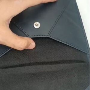 Porte-cartes de Mahjong Premium en Cuir – Étui Minimaliste et Fin pour Cartes et Billets avec Fermeture à Pression Sécurisée pour Voyage et Usage Quotidien - Product Image 2